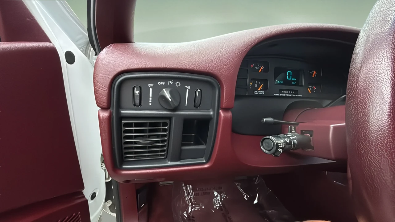 1996 Chevrolet Caprice - Image 16 of 19