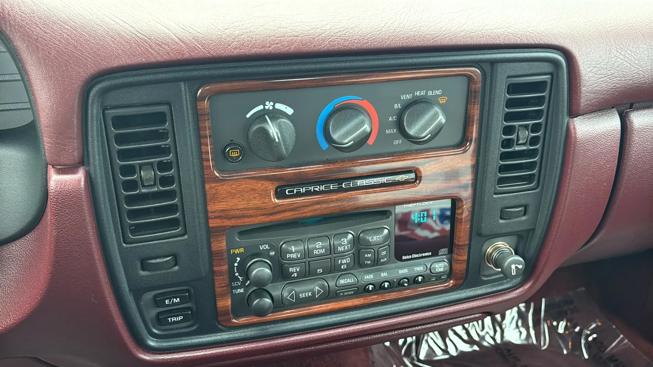 1996 Chevrolet Caprice - Image 17 of 19
