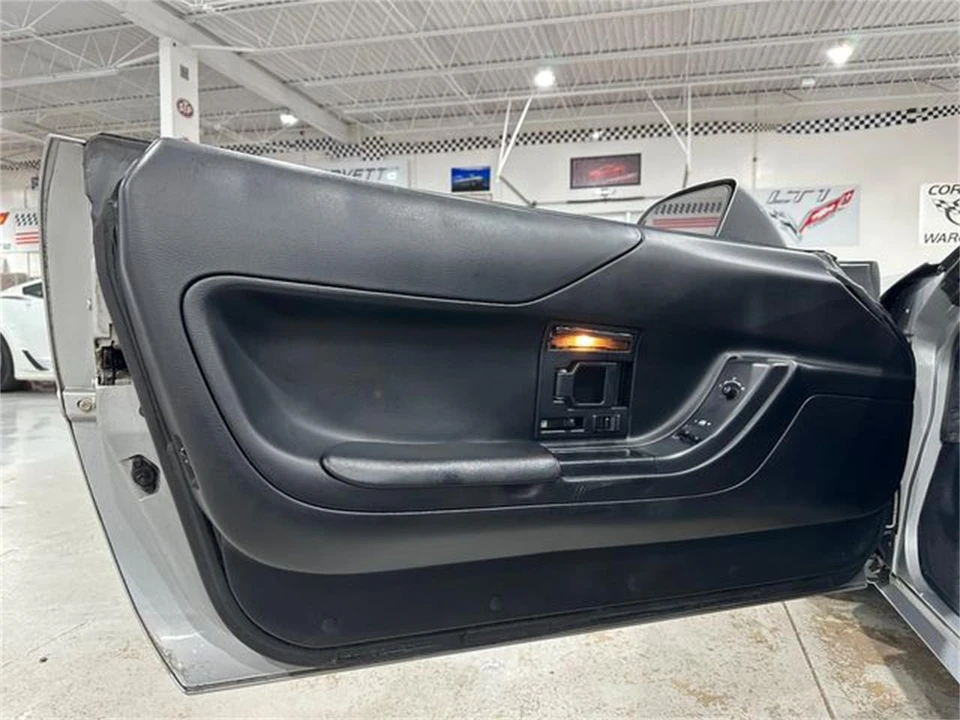 1996 Chevrolet Corvette C4 - Image 12 of 30