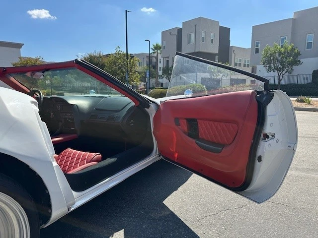 1996 Chevrolet Corvette C4 - Image 2 of 13