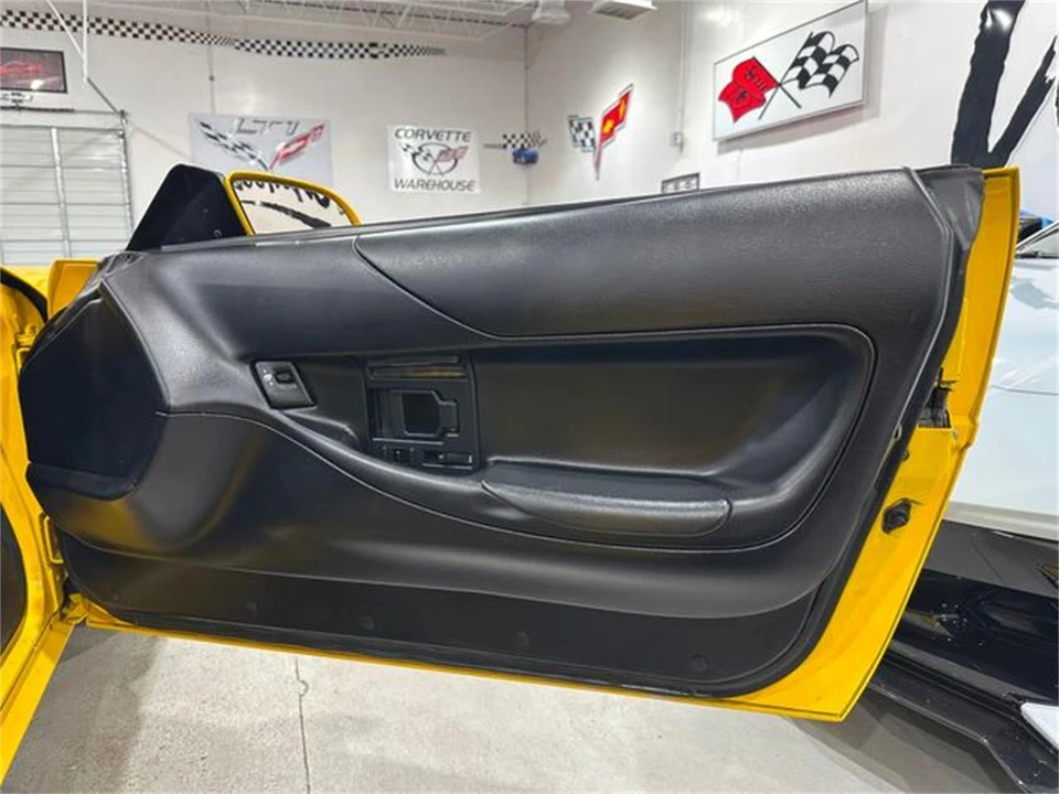 1996 Chevrolet Corvette C4 - Image 27 of 30