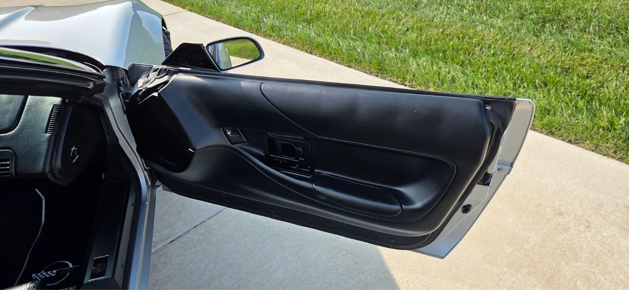 1996 Chevrolet Corvette C4 - Image 24 of 31
