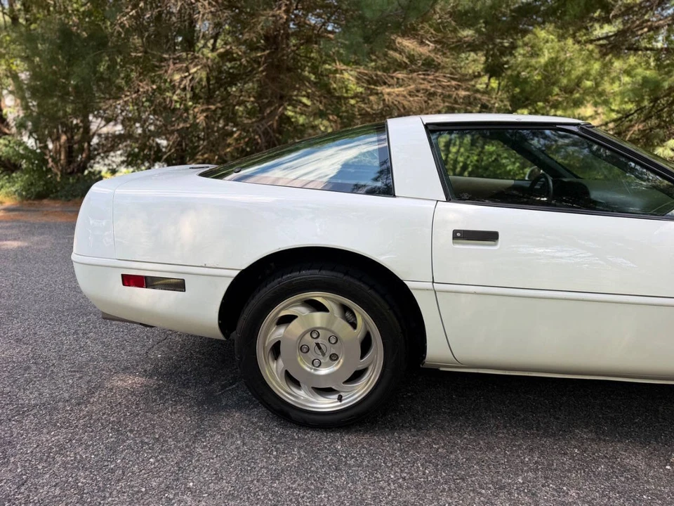 1996 Chevrolet Corvette C4 - Image 16 of 31