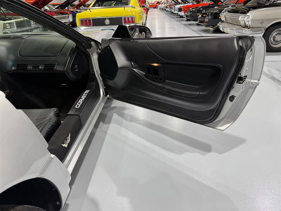 1996 Chevrolet Corvette C4 - Image 30 of 31