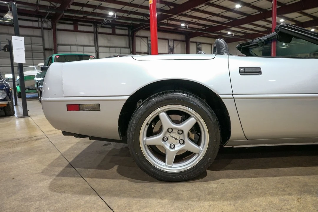 1996 Chevrolet - Image 9 of 31