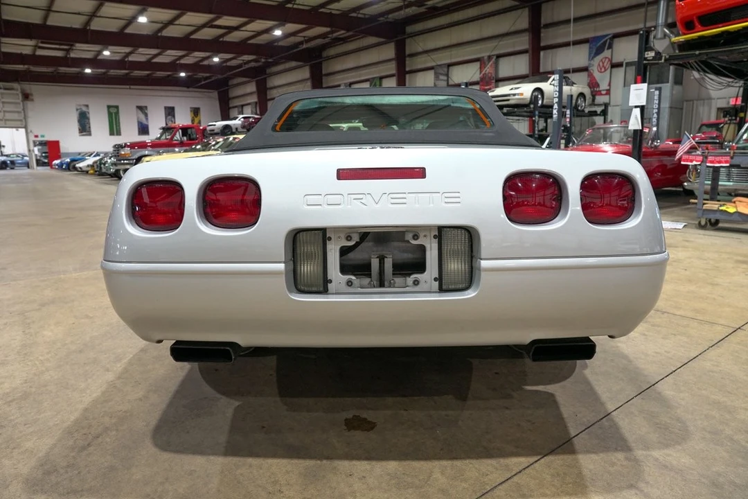 1996 Chevrolet - Image 23 of 31