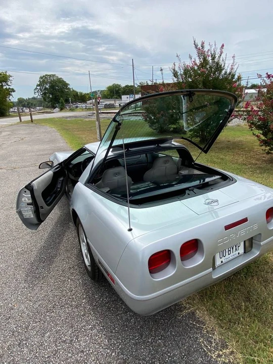 1996 Chevrolet Corvette C4 - Image 16 of 24