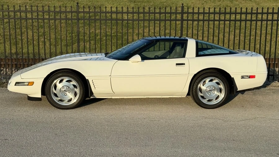 1996 Chevrolet Corvette C4 - Image 2 of 9