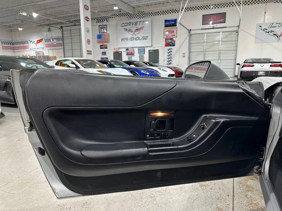 1996 Chevrolet Corvette C4 - Image 14 of 21