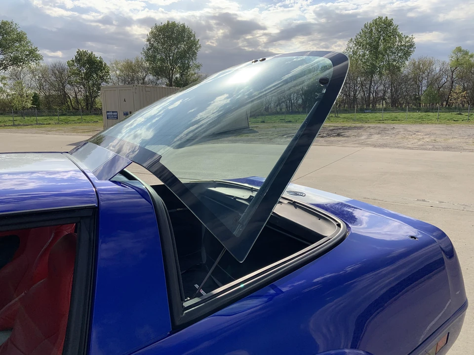 1996 Chevrolet Corvette C4 - Image 18 of 31
