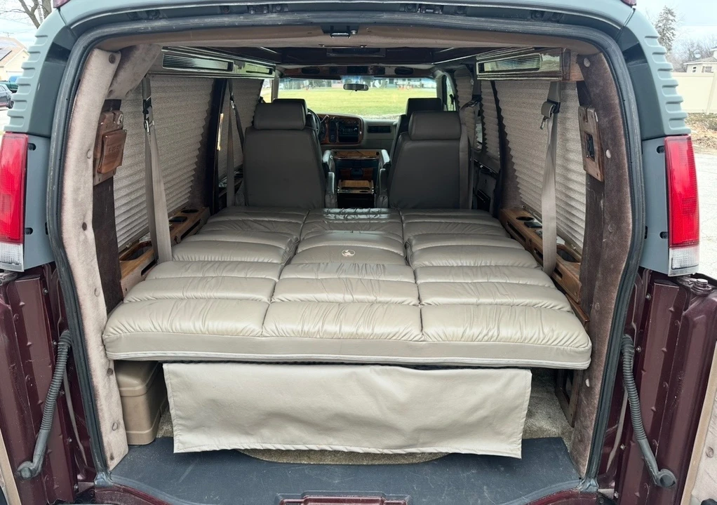 1996 Chevrolet G-Series Van - Image 10 of 16