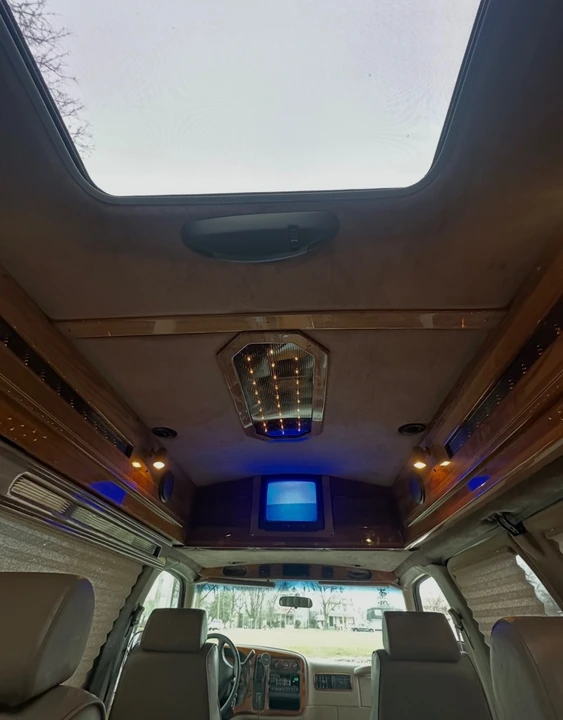 1996 Chevrolet G-Series Van - Image 11 of 16