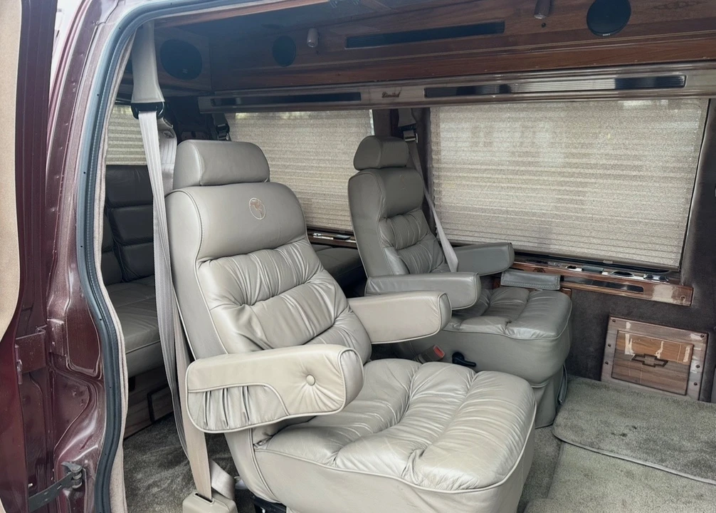 1996 Chevrolet G-Series Van - Image 8 of 16