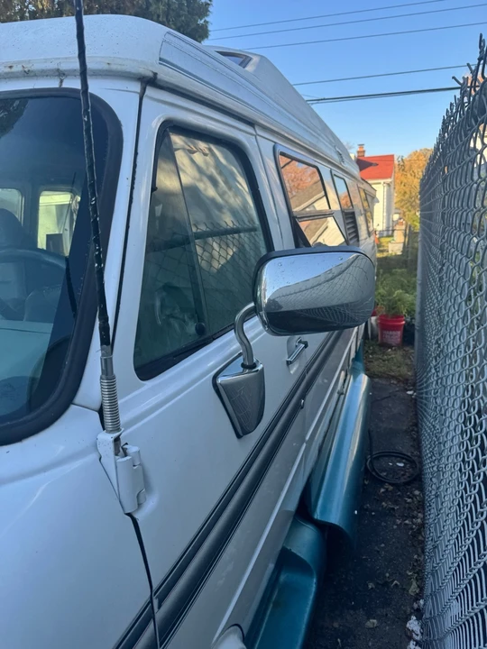 1996 Chevrolet G-Series Van - Image 5 of 15