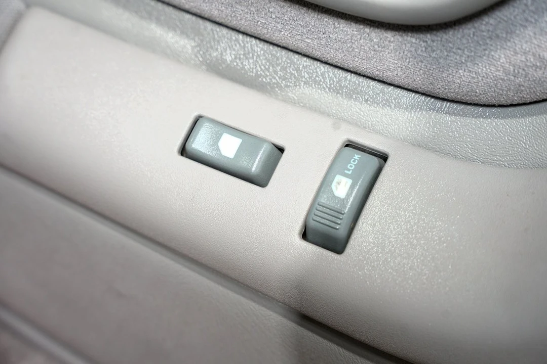 1996 Chevrolet Silverado - Image 13 of 31