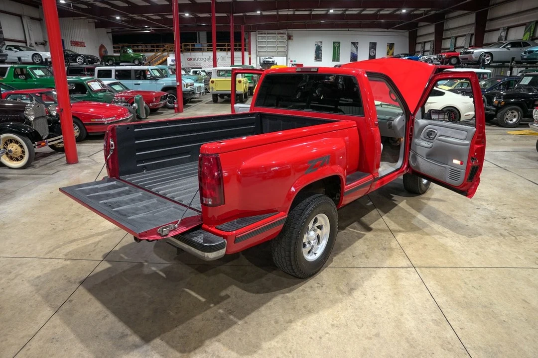 1996 Chevrolet Silverado - Image 25 of 31