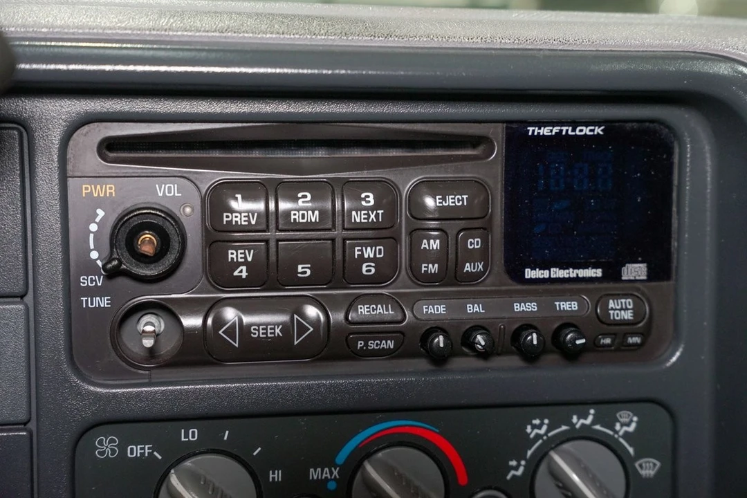 1996 Chevrolet Silverado - Image 21 of 31