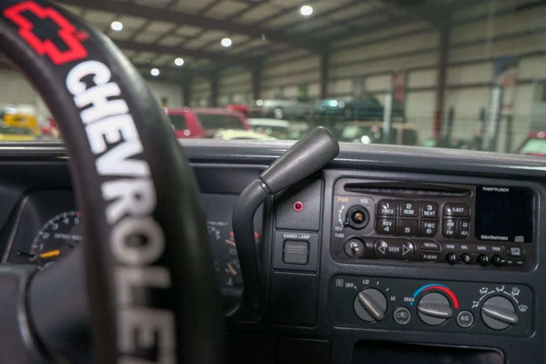 1996 Chevrolet Silverado - Image 19 of 31