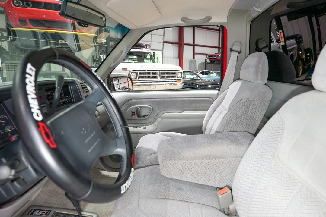 1996 Chevrolet Silverado - Image 16 of 31