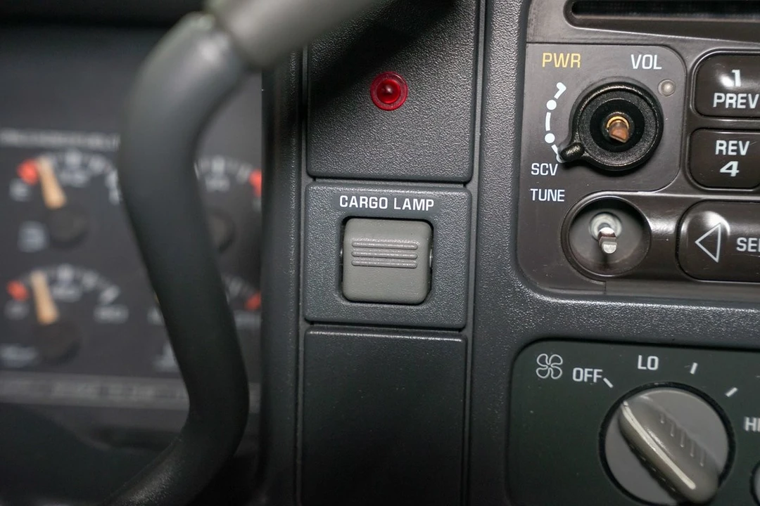 1996 Chevrolet Silverado - Image 20 of 31