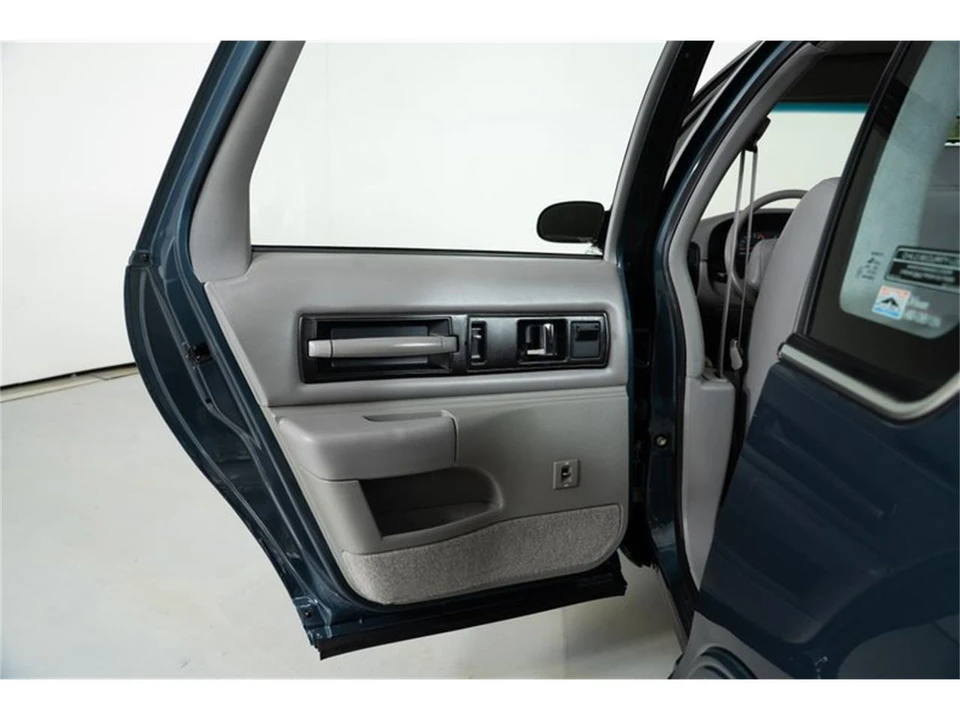 1996 Chevrolet Impala 7th Gen - Image 21 of 31