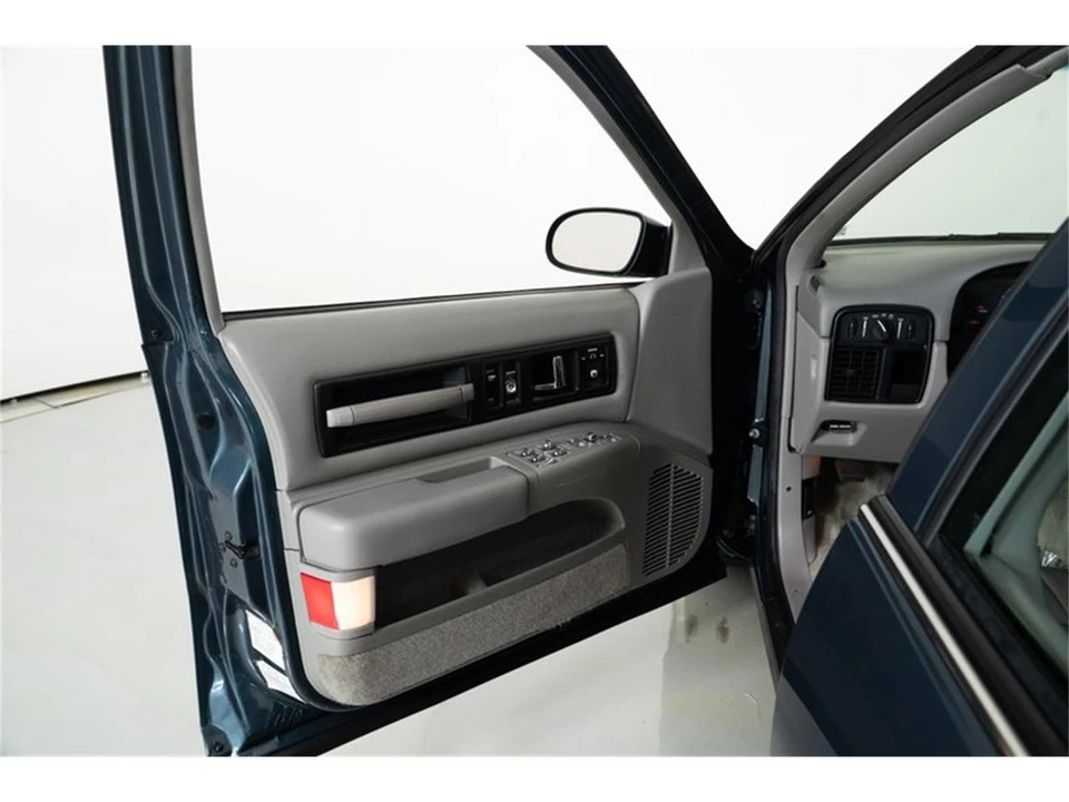 1996 Chevrolet Impala 7th Gen - Image 17 of 31
