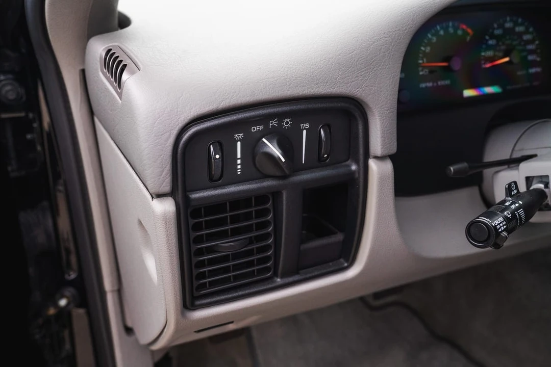 1996 Chevrolet Impala 7th Gen - Image 8 of 12