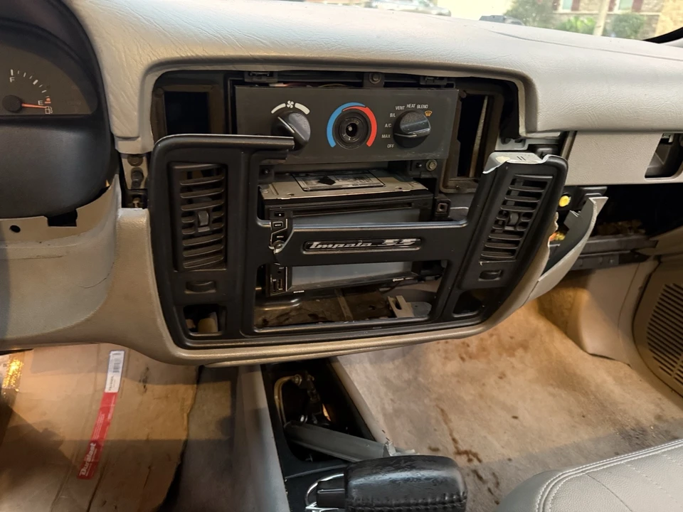 1996 Chevrolet Impala 7th Gen - Image 15 of 18