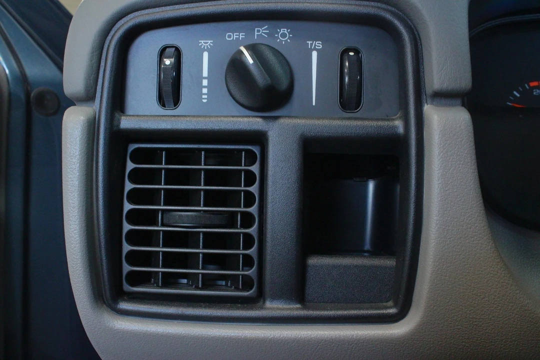 1996 Chevrolet Impala 7th Gen - Image 25 of 31