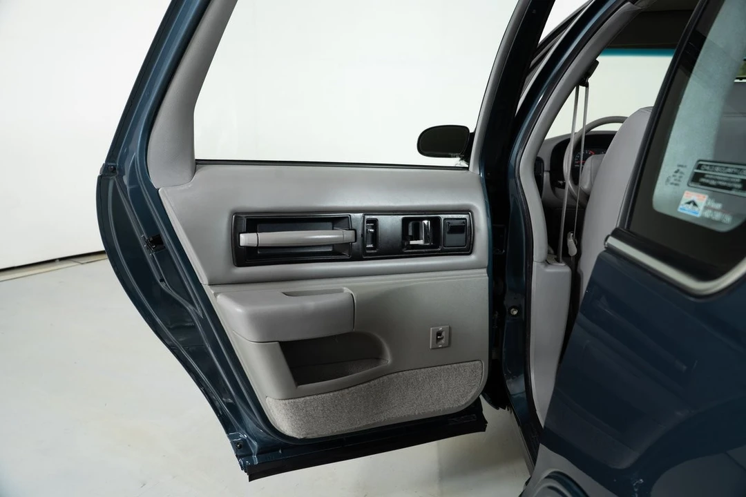 1996 Chevrolet Impala 7th Gen - Image 23 of 31