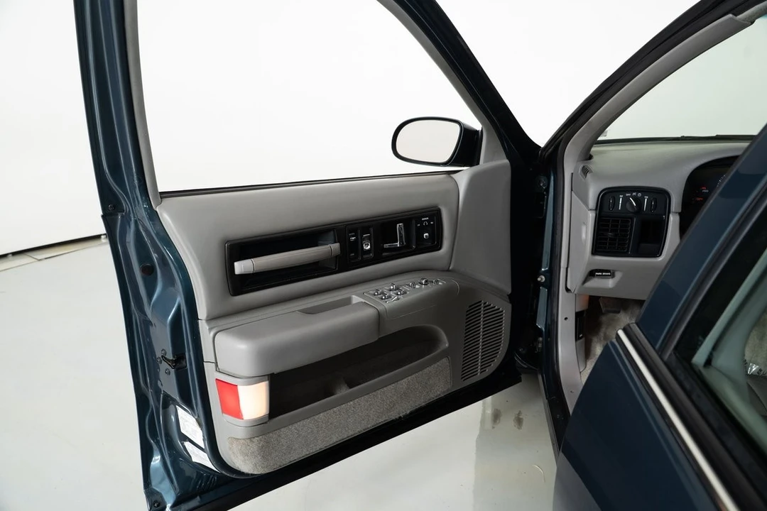 1996 Chevrolet Impala 7th Gen - Image 19 of 31