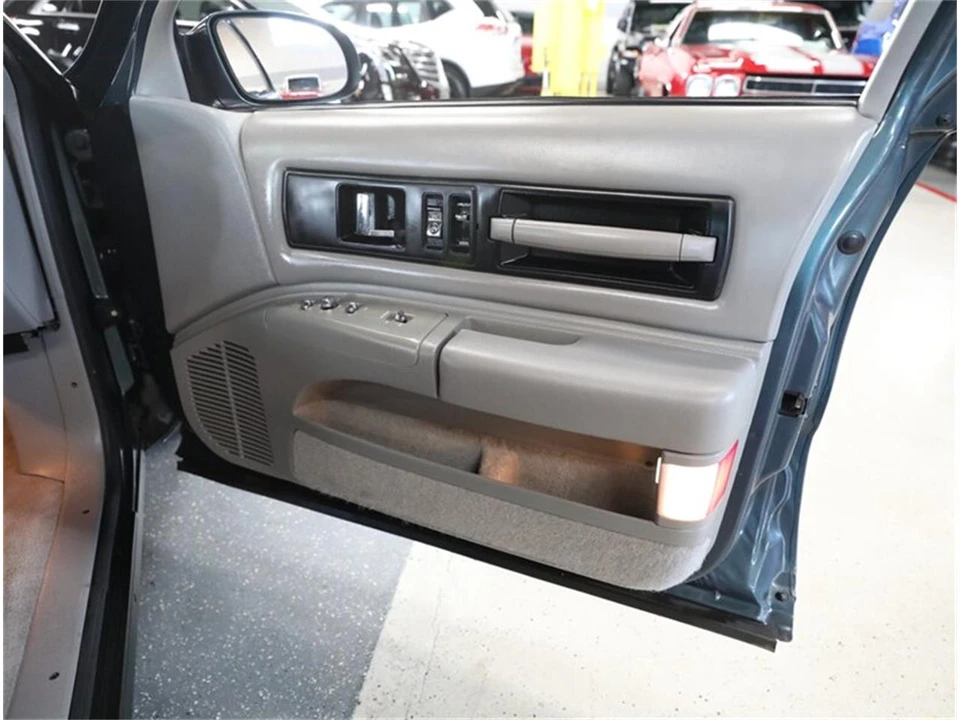 1996 Chevrolet Impala 7th Gen - Image 27 of 31