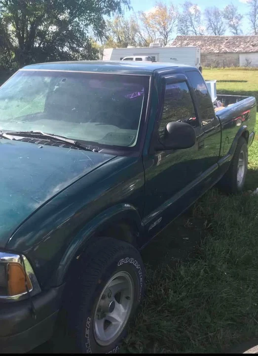 1996 Chevrolet S-10 - Image 2 of 3
