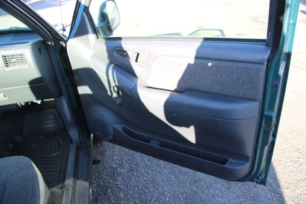 1996 Chevrolet S-10 Blazer 2nd Gen - Image 18 of 21