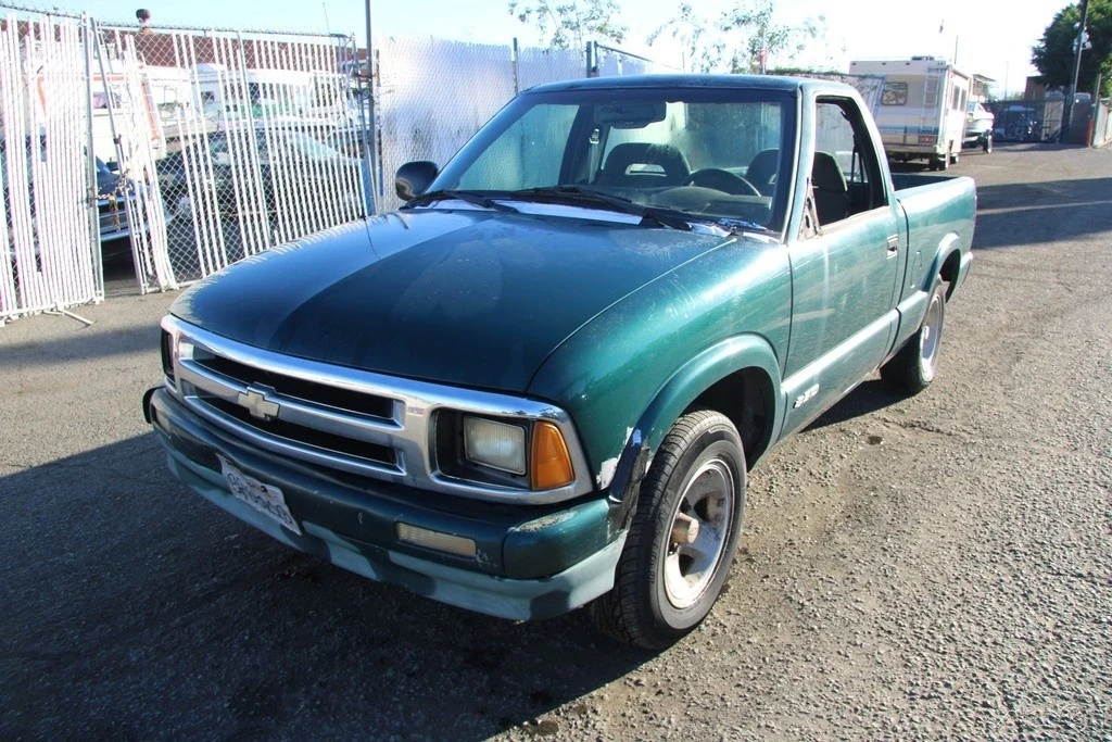 1996 Chevrolet S-10 Blazer 2nd Gen - Image 2 of 21