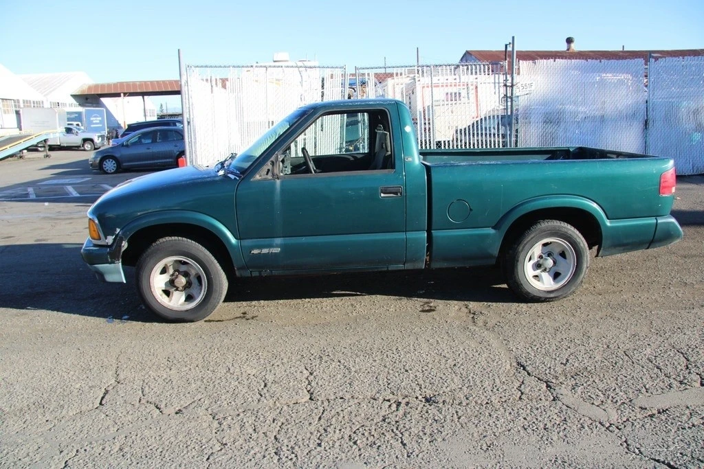 1996 Chevrolet S-10 Blazer 2nd Gen - Image 3 of 21