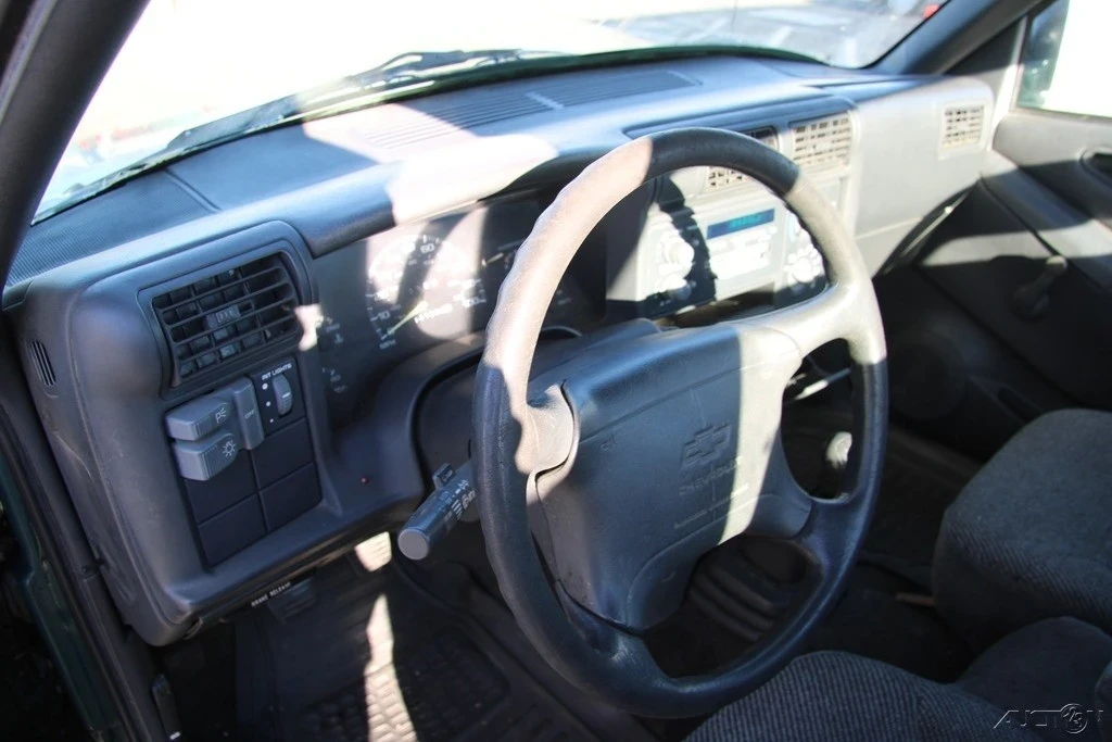 1996 Chevrolet S-10 Blazer 2nd Gen - Image 13 of 21