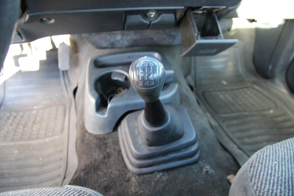 1996 Chevrolet S-10 Blazer 2nd Gen - Image 17 of 21
