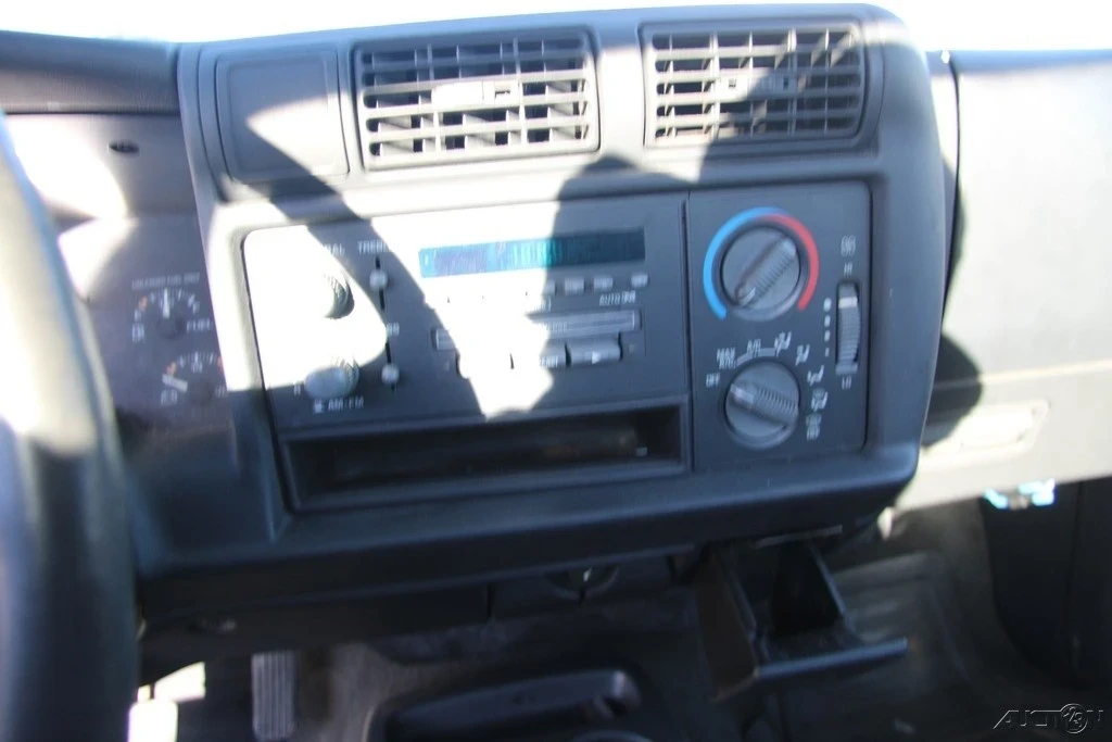 1996 Chevrolet S-10 Blazer 2nd Gen - Image 16 of 21