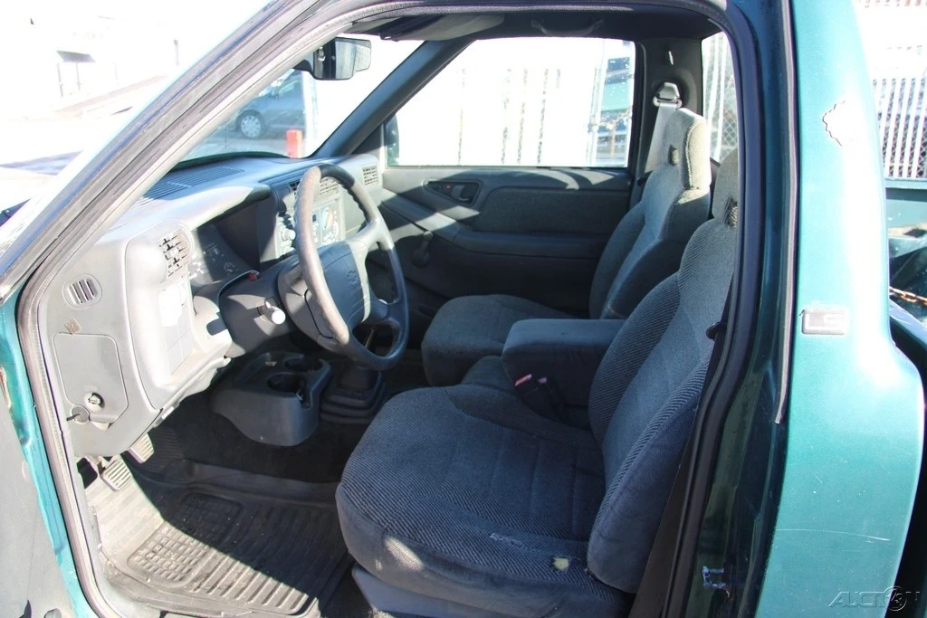 1996 Chevrolet S-10 Blazer 2nd Gen - Image 12 of 21