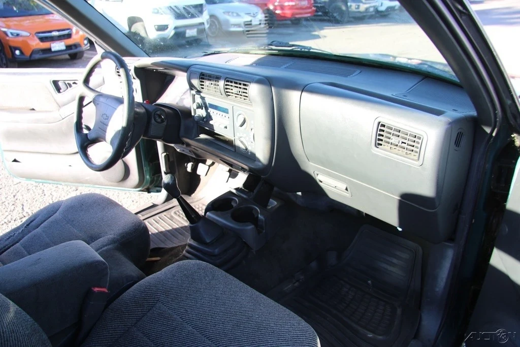 1996 Chevrolet S-10 Blazer 2nd Gen - Image 20 of 21