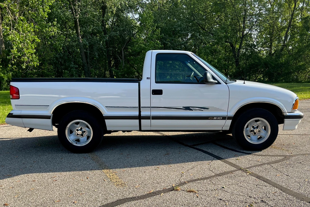 1996 Chevrolet S-10 Blazer 2nd Gen - Image 3 of 31