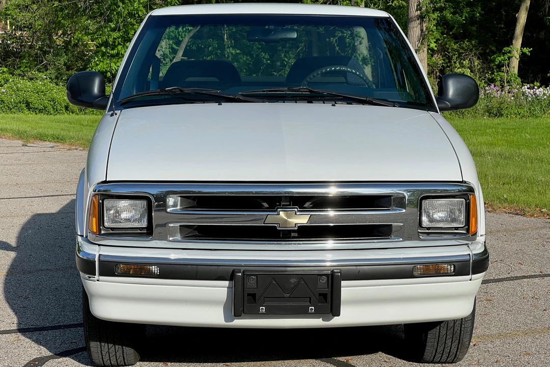 1996 Chevrolet S-10 Blazer 2nd Gen - Image 2 of 31