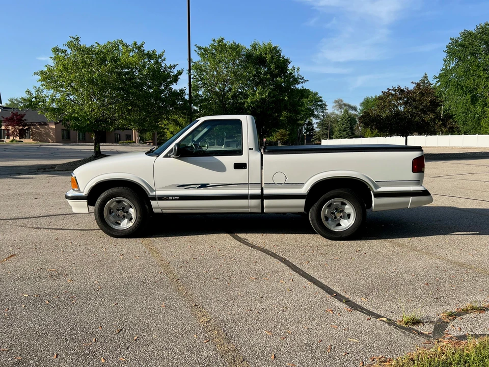 1996 Chevrolet S-10 Blazer 2nd Gen - Image 6 of 31