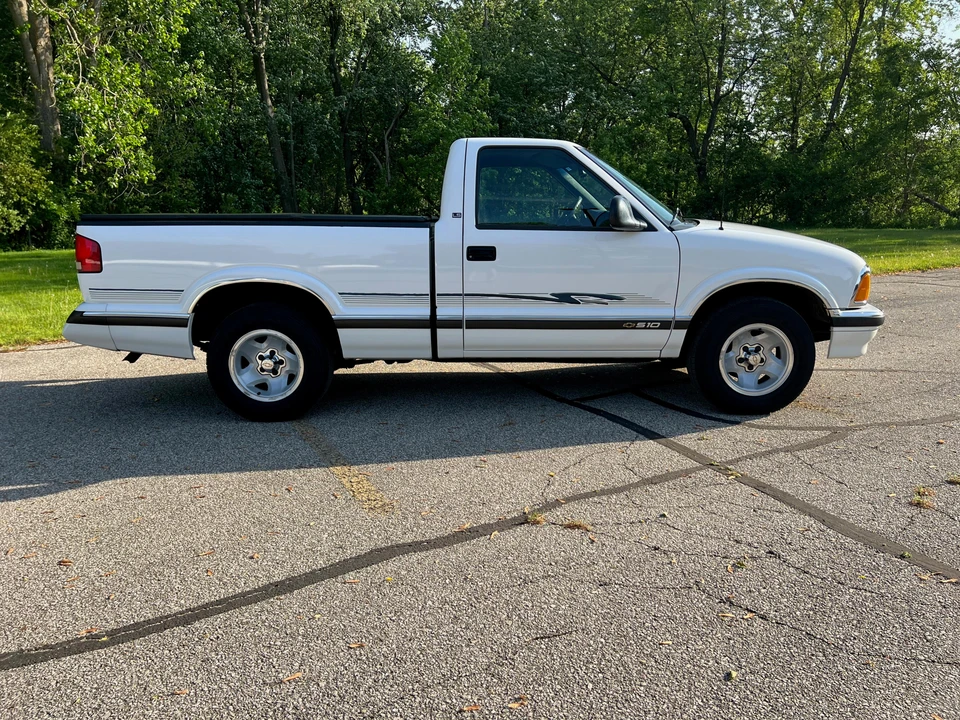 1996 Chevrolet S-10 Blazer 2nd Gen - Image 9 of 31