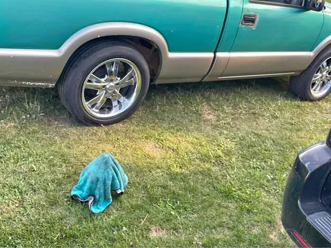 1996 Chevrolet S-10 LS Pickup 2D 6 ft