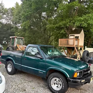 1996 Chevrolet S-10 LS Pickup 2D 6 ft