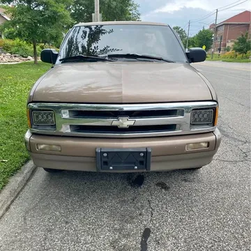 1996 Chevrolet S-10 LS Pickup 2D 6 ft