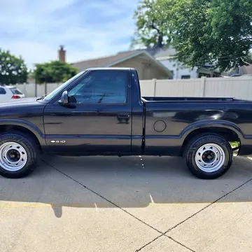 1996 Chevrolet S-10 Sport Utility 2D
