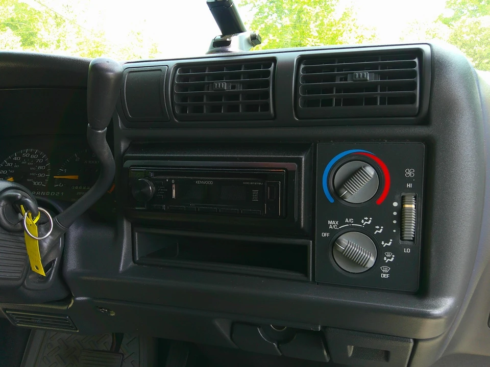 1996 Chevrolet S-10 - Image 12 of 17